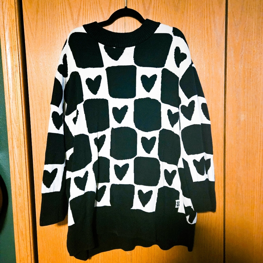 Alba Oversized Jumper: ORGANIC COTTON - Mono Heart (L) - (UK 16-18/US18-20)